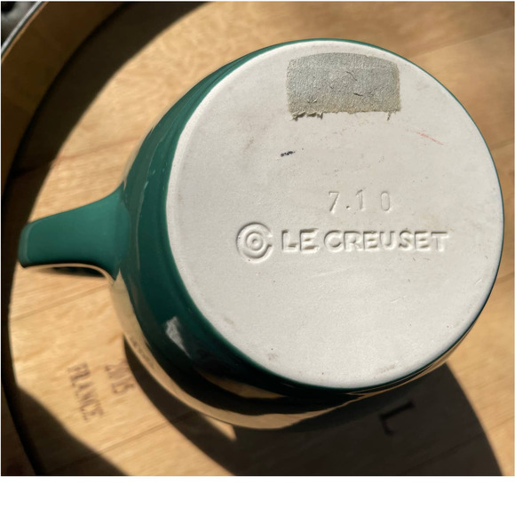 Le Creuset Pitcher Jug Stoneware Green Ombre Ribbed Large 9" Tall 72 oz. NEW - Picture 4 of 4